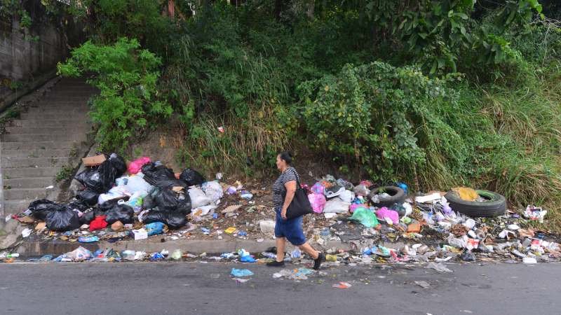 Multas por tirar basura en lugares no autorizados en San Salvador y cómo denunciar