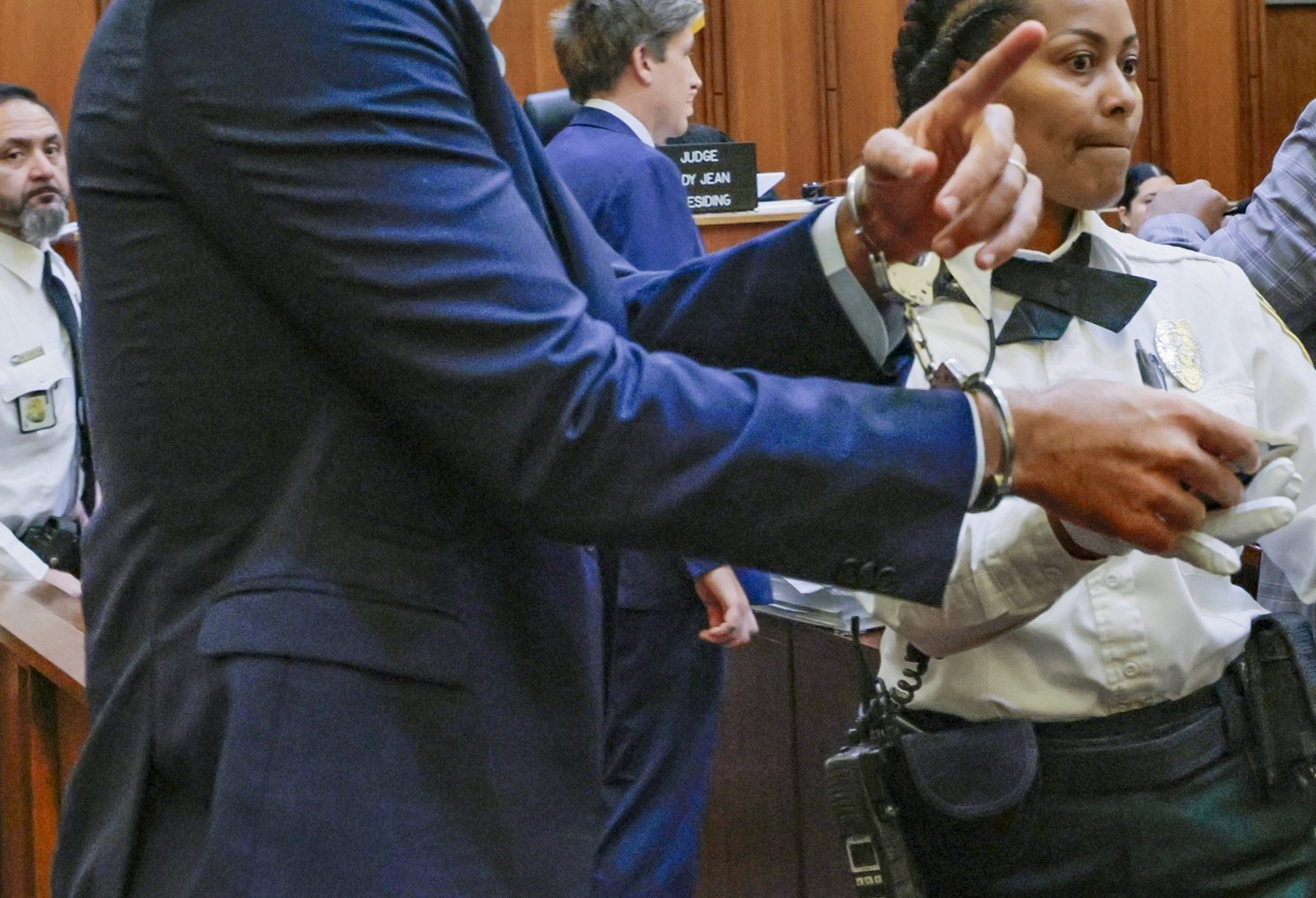 Condena a cadena perpetua en Florida: preso se ríe durante sentencia por asesinato en prisión