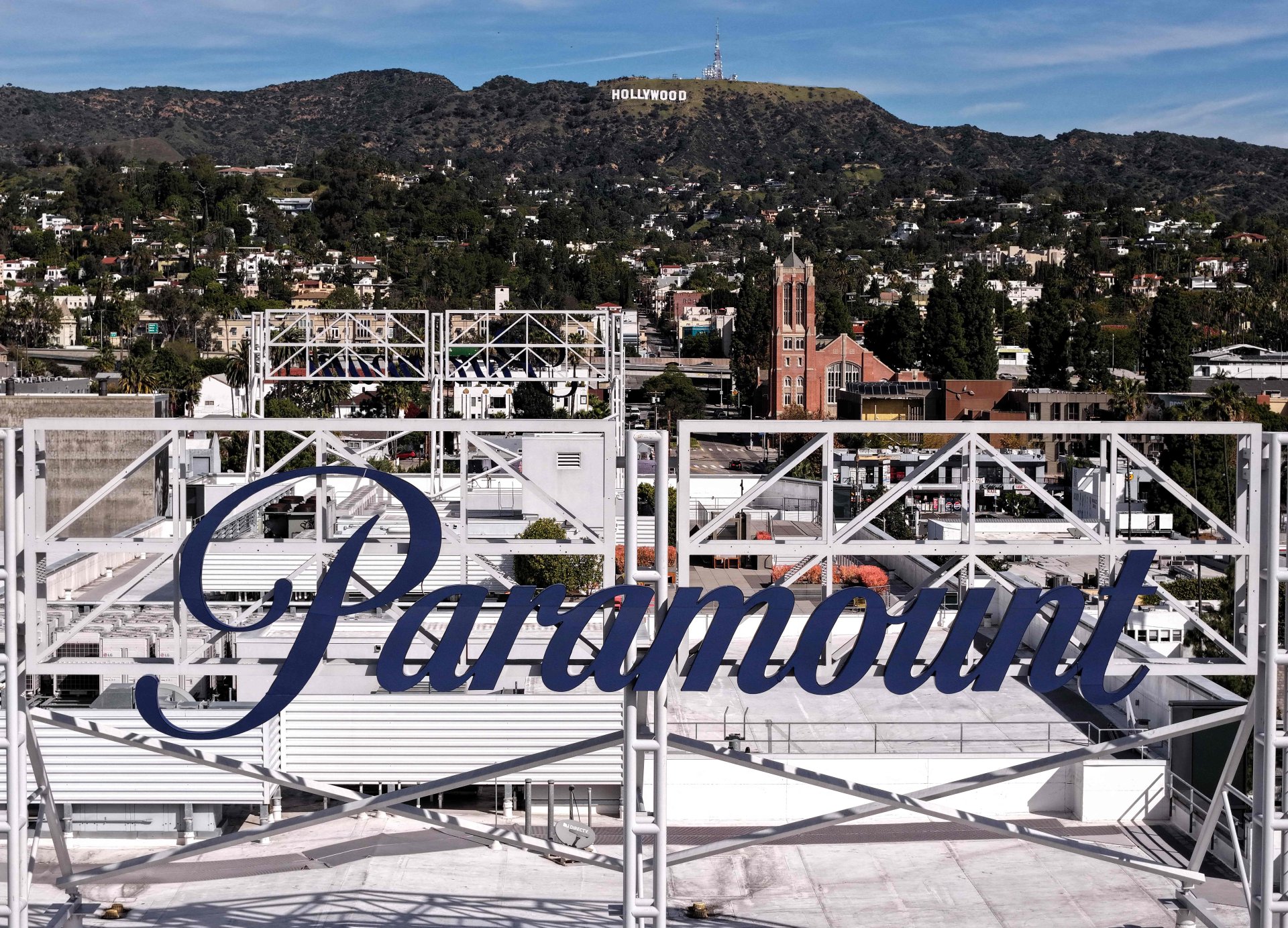 Fusión Paramount y Warner Bros.: Impacto en la industria y usuarios del streaming