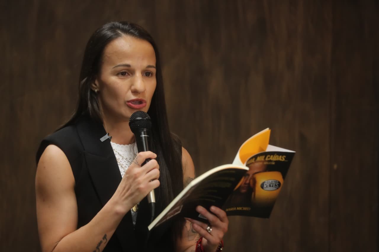María Micheo presenta su inspirador libro \'Una vida, mil caídas… y una decisión: seguir\' en Guatemala