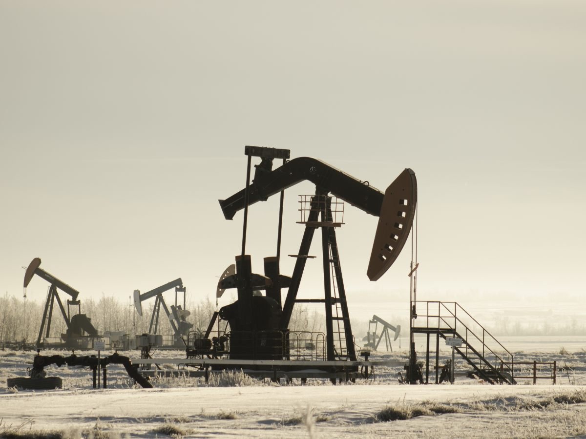 Conflicto en Irán impulsa alza en precios de ropa, juguetes y otros productos por aumento en petroquímicos
