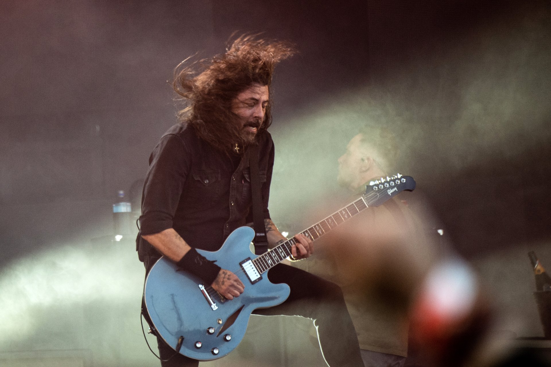 Foo Fighters lanza \'Your Favorite Toy\' y regresa al sonido crudo del garage rock