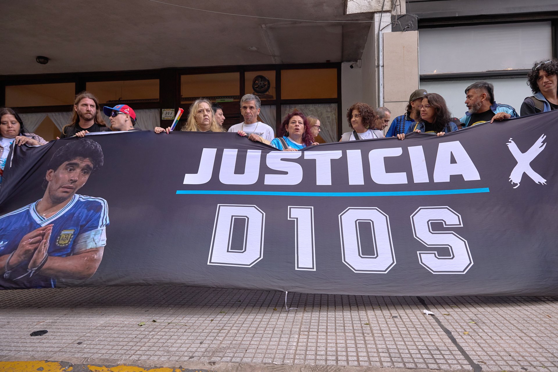 Video del cuerpo de Maradona en juicio reaviva debate sobre atención médica en su muerte