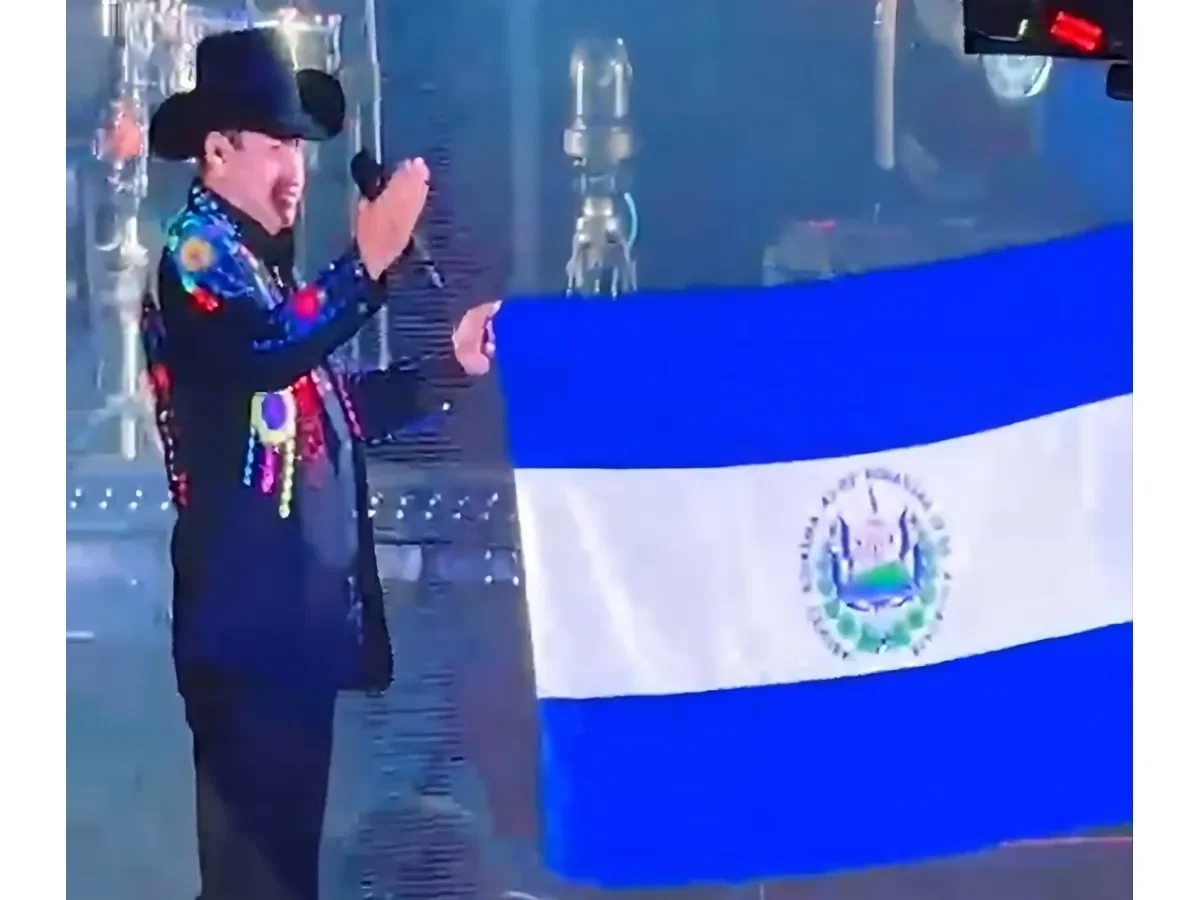Julión Álvarez cautiva a El Salvador con concierto sold out en Estadio Cuscatlán