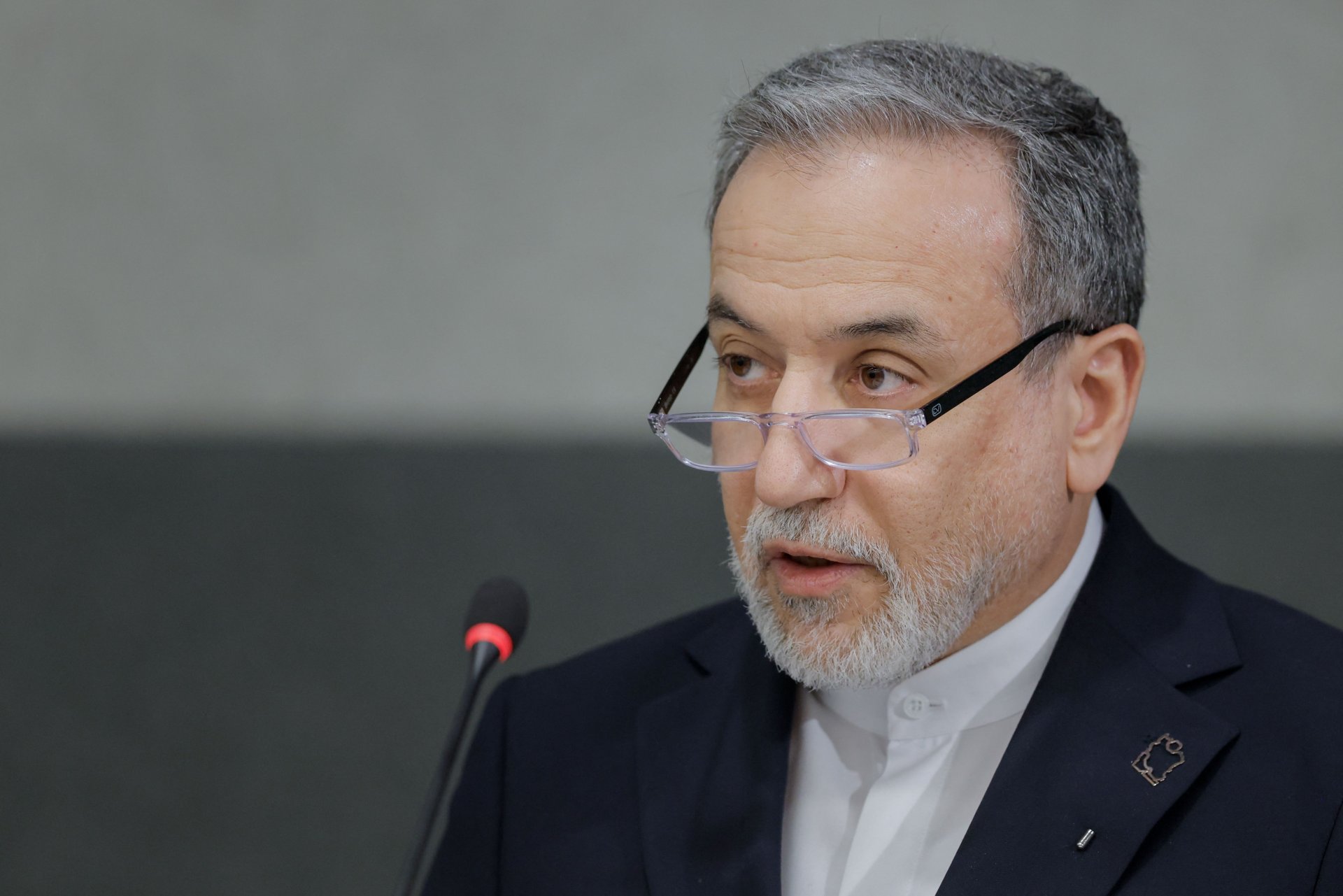 Ministro iraní abandona Pakistán sin esperar a delegación estadounidense en medio de tensiones diplomáticas