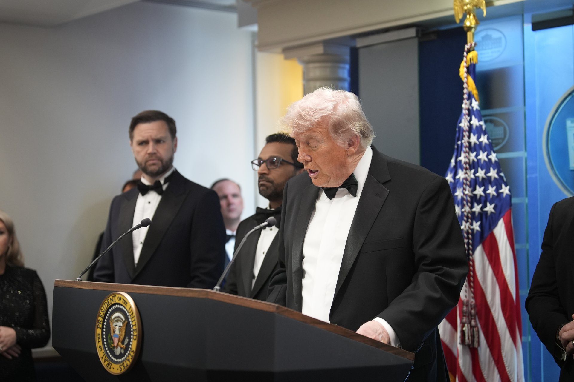 Donald Trump asegura que atacante en cena de corresponsales estaba distante durante el incidente