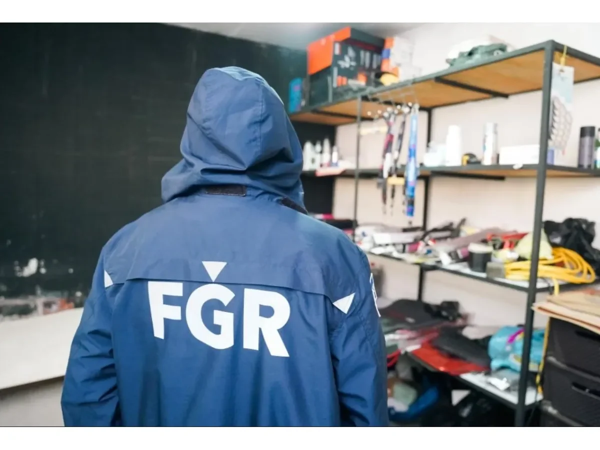 FGR y PNC allanan inmuebles en San Salvador vinculados a red de narcotráfico y capturan a un sospechoso