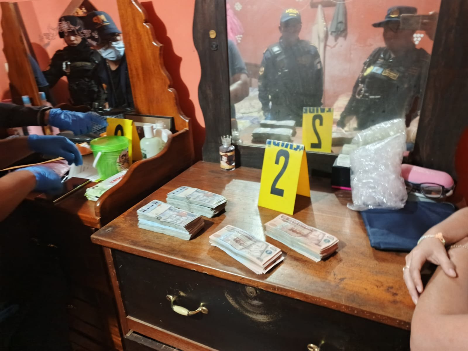 PNC incauta más de Q111 mil y droga en operativo contra narcomenudeo en San Marcos