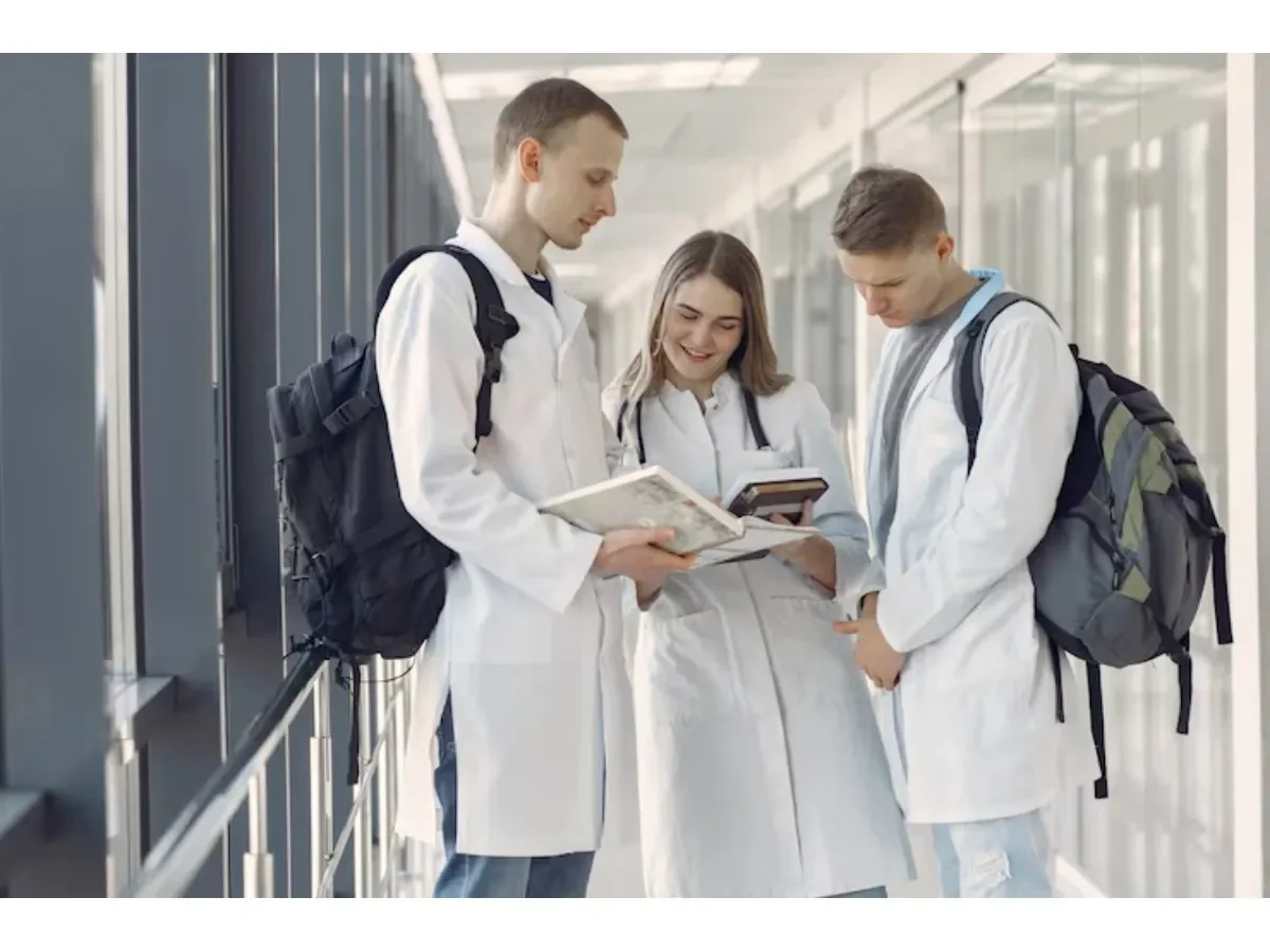 Universidad de Costa Rica, la mejor opción centroamericana para estudiar medicina en 2026 según ranking internacional