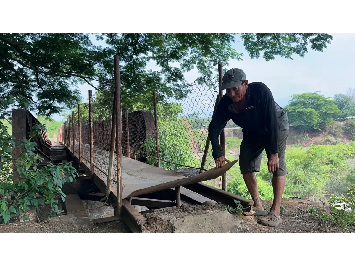 Comunidades de Usulután piden reparación urgente de puente peatonal en riesgo de colapso