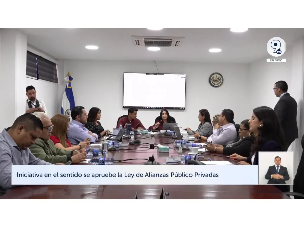 Gobierno garantiza gratuidad en salud y educación bajo alianzas público-privadas en El Salvador