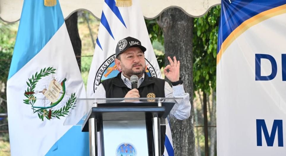 Segundo fallo judicial suspende la reelección de Walter Mazariegos como rector de la Usac