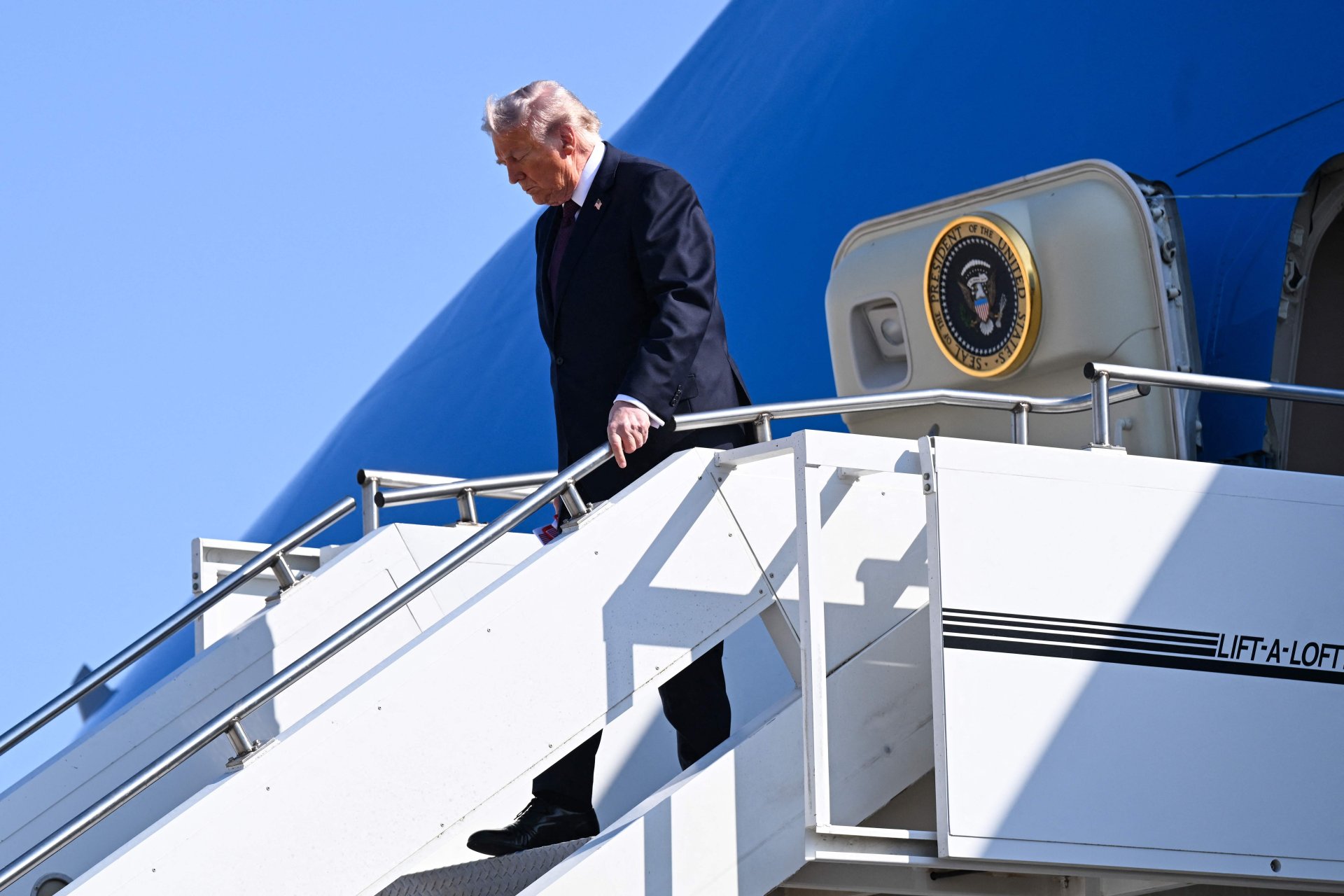 Aeropuerto Internacional de Palm Beach será renombrado en honor a Donald Trump con nuevo logotipo dorado