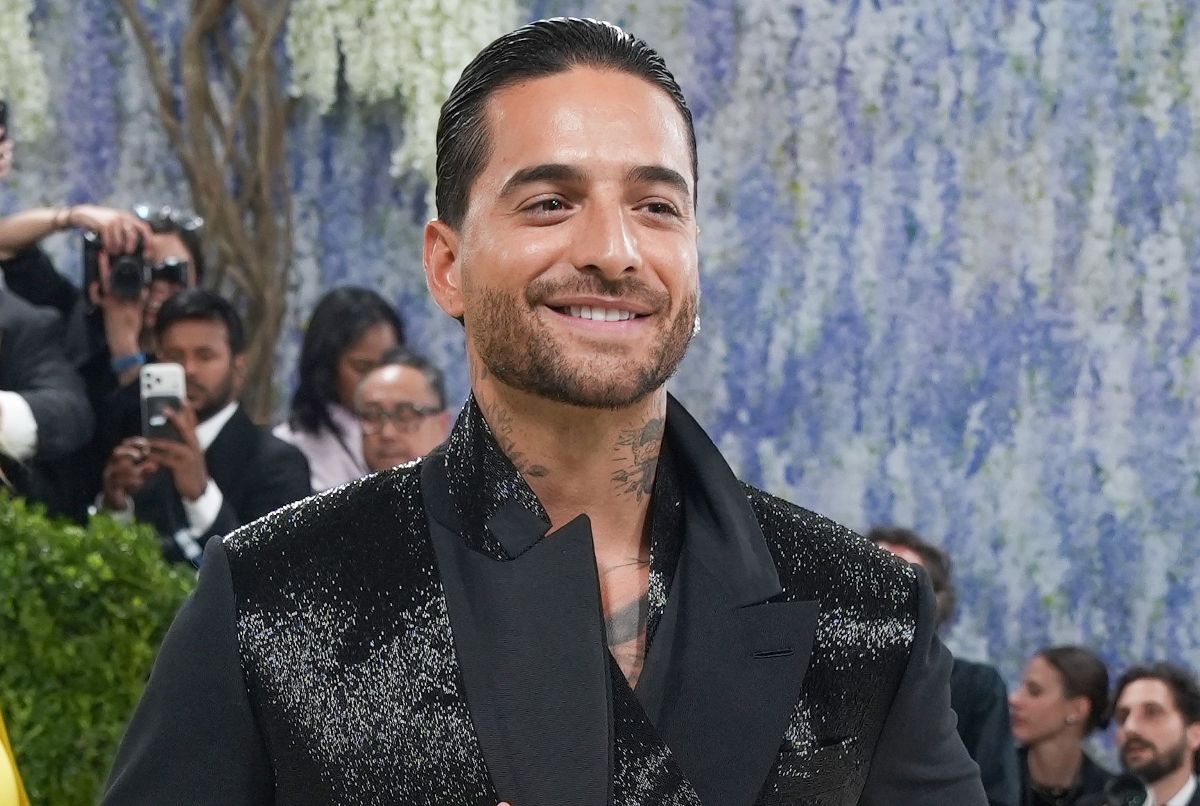 Artistas latinos destacan con creatividad y estilo en la Met Gala 2026 en Nueva York