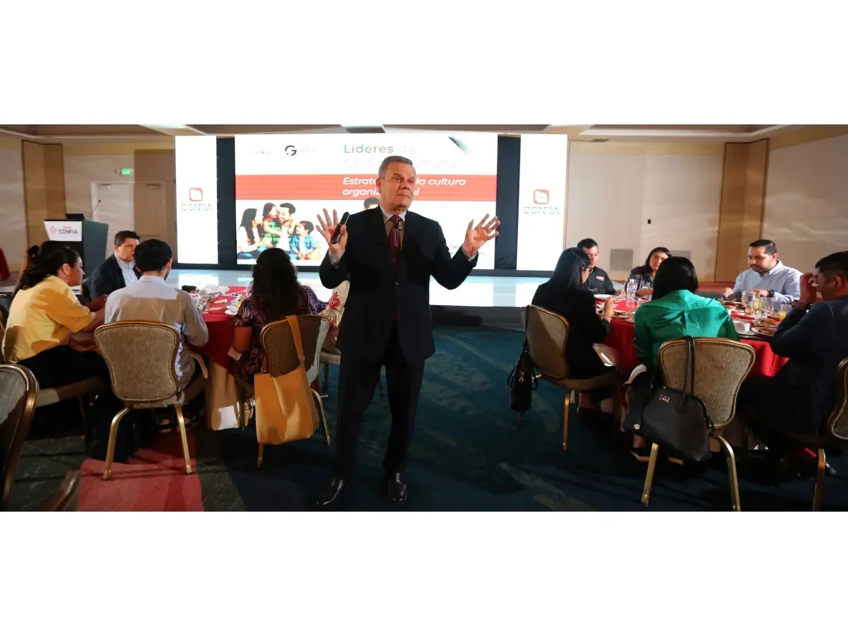 CONFIA impulsa liderazgo en gestión humana con seminario estratégico para profesionales en El Salvador