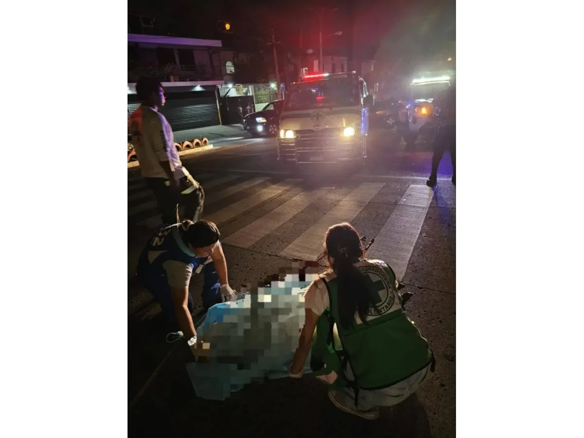 Hombre muere atropellado por pick up en la calle al Volcán, Mejicanos
