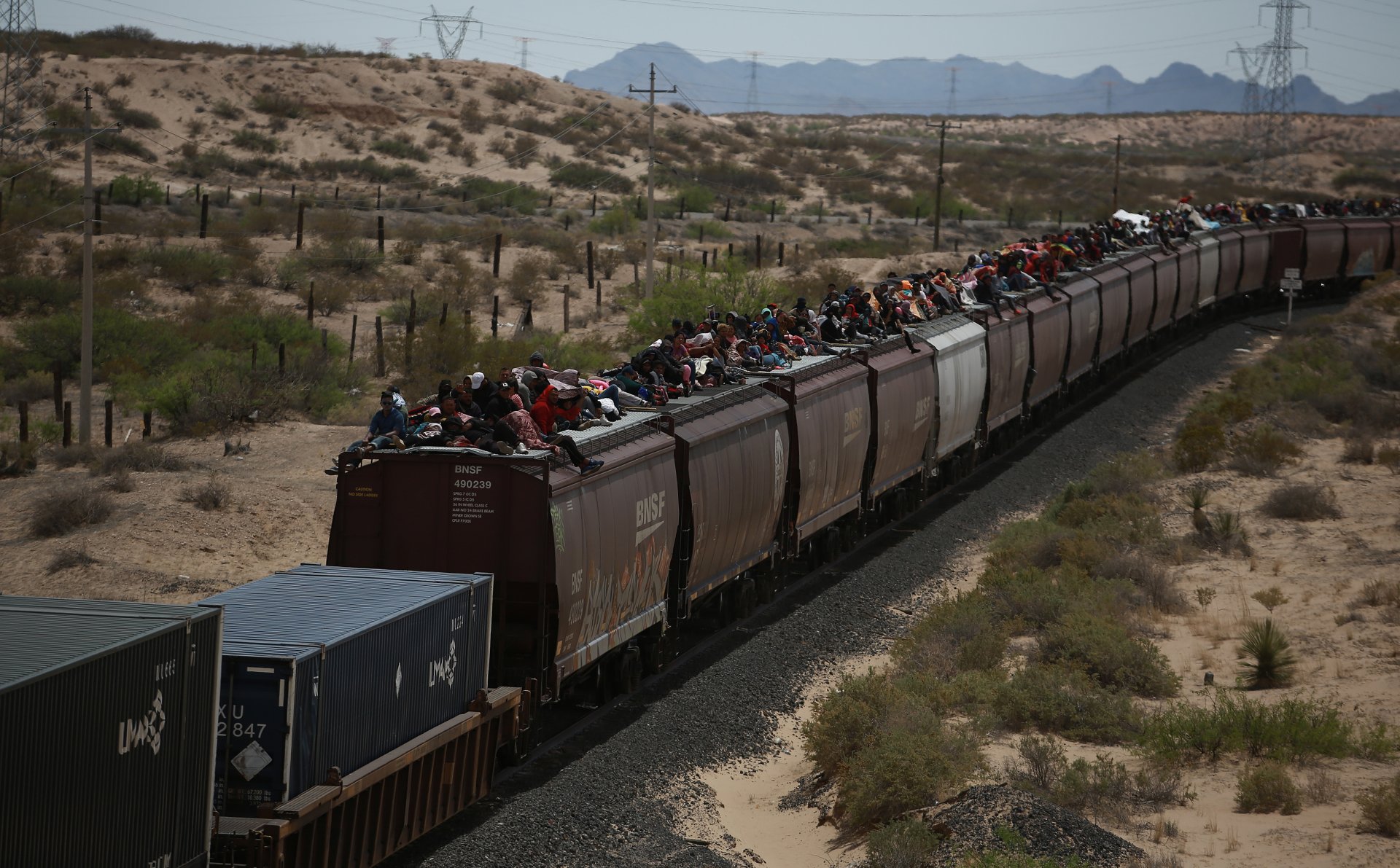 Identifican a seis migrantes hallados sin vida en vagón de tren en Laredo, Texas Identifican a seis migrantes hallados sin vida en vagón de tren en Laredo, Texas