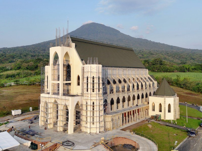 Iglesia de la Virgen de Fátima en San Salvador abre tras solemne dedicación histórica Iglesia de la Virgen de Fátima en San Salvador abre tras solemne dedicación histórica