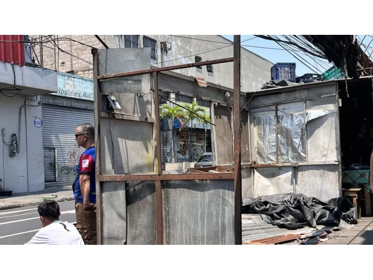 Comerciantes del Centro de San Salvador enfrentan desalojos y buscan alternativas ante reordenamiento municipal Comerciantes del Centro de San Salvador enfrentan desalojos y buscan alternativas ante reordenamiento municipal