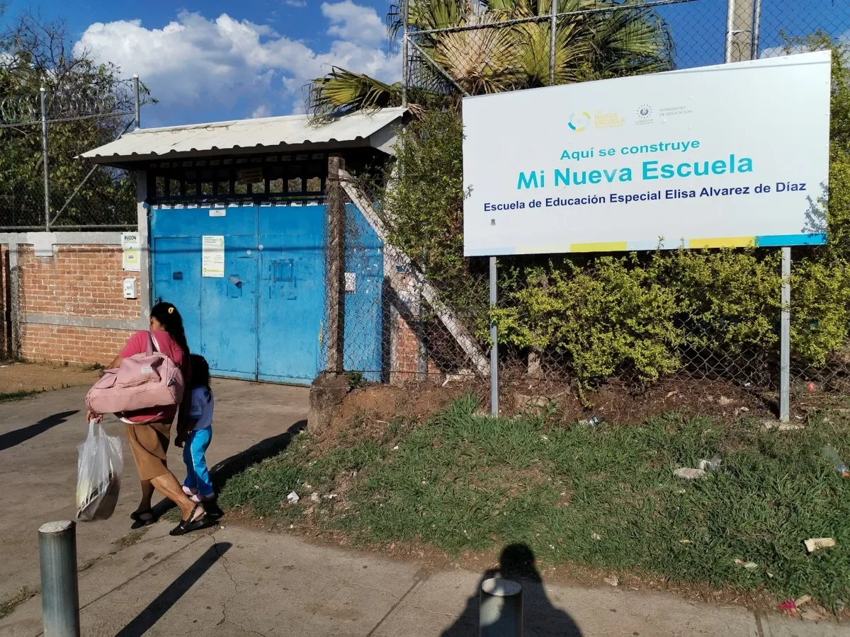 Abandono de obras en Escuela de Educación Especial de Santa Ana genera incertidumbre entre padres y comunidad