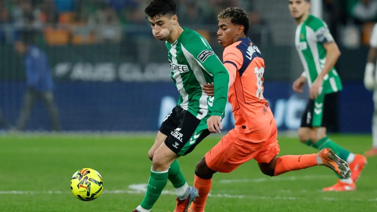 Barcelona recibe al Real Betis en la jornada 37 de LaLiga con Lewandowski como titular