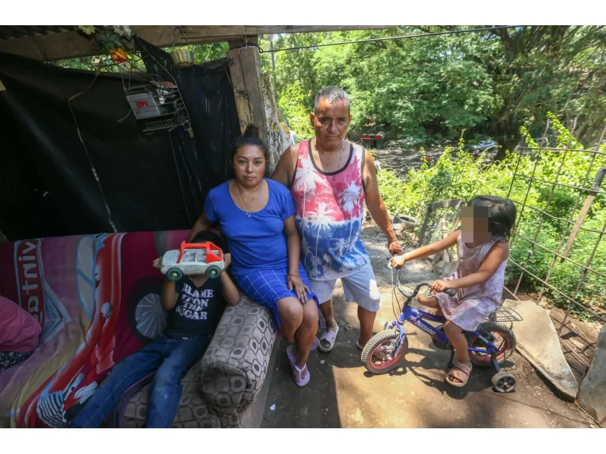 La comunidad La Bendición en Santa Ana lucha por la legalización de sus terrenos amid desafíos habitacionales