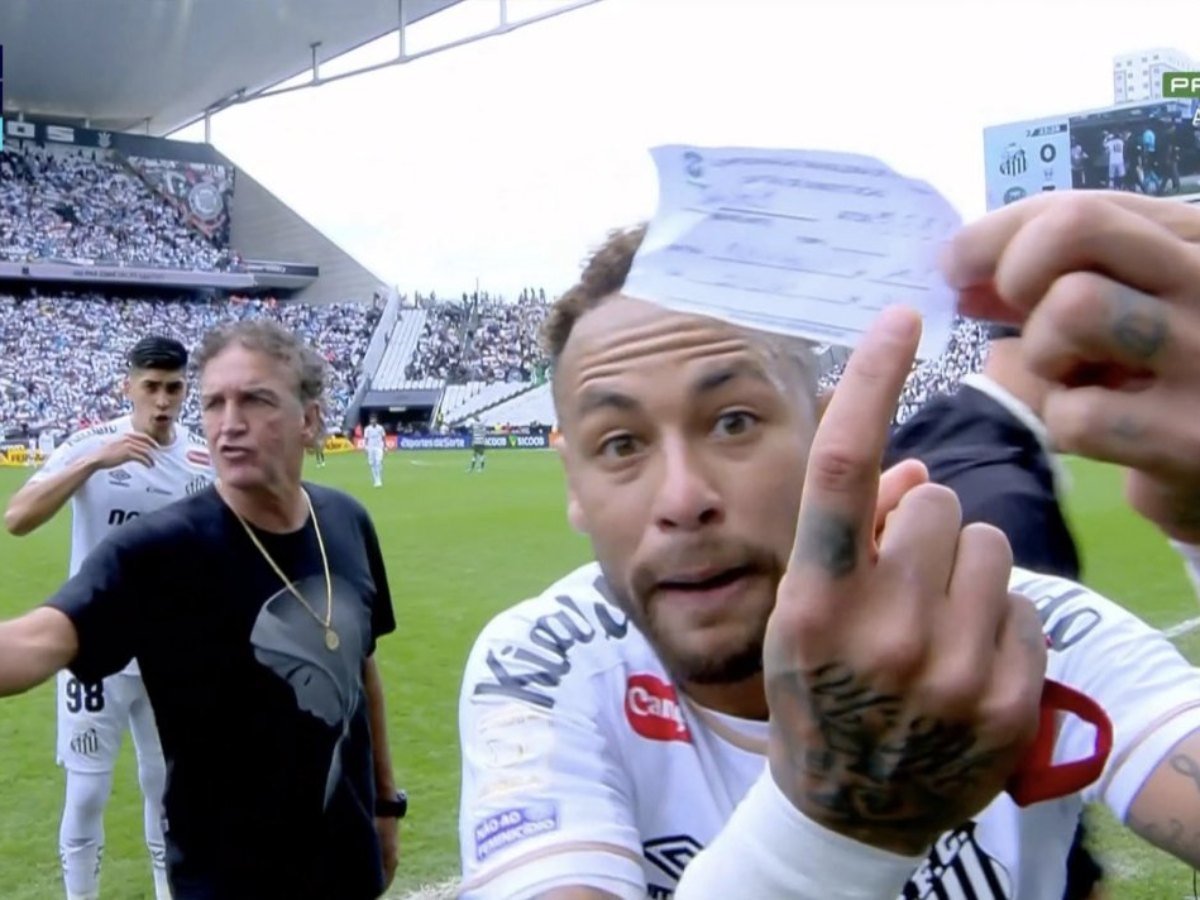 Neymar protagoniza confusión arbitral y derrota del Santos en víspera de convocatoria para Mundial Neymar protagoniza confusión arbitral y derrota del Santos en víspera de convocatoria para Mundial