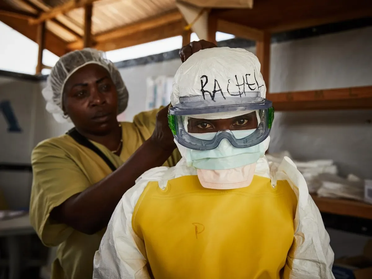 OMS declara emergencia internacional por brote de ébola en RDC y países africanos cierran fronteras OMS declara emergencia internacional por brote de ébola en RDC y países africanos cierran fronteras