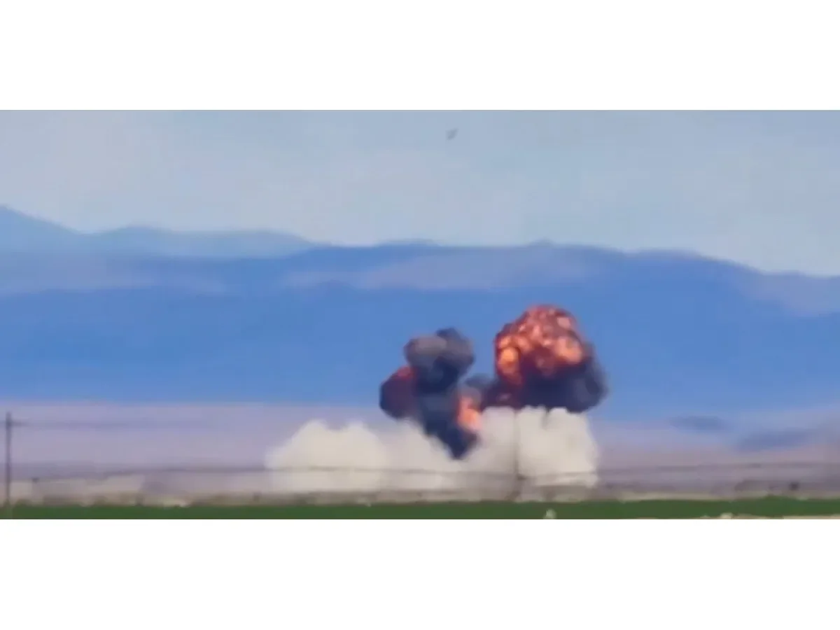 Colisión de dos aviones de combate en espectáculo aéreo en Idaho deja cuatro tripulantes eyectados Colisión de dos aviones de combate en espectáculo aéreo en Idaho deja cuatro tripulantes eyectados