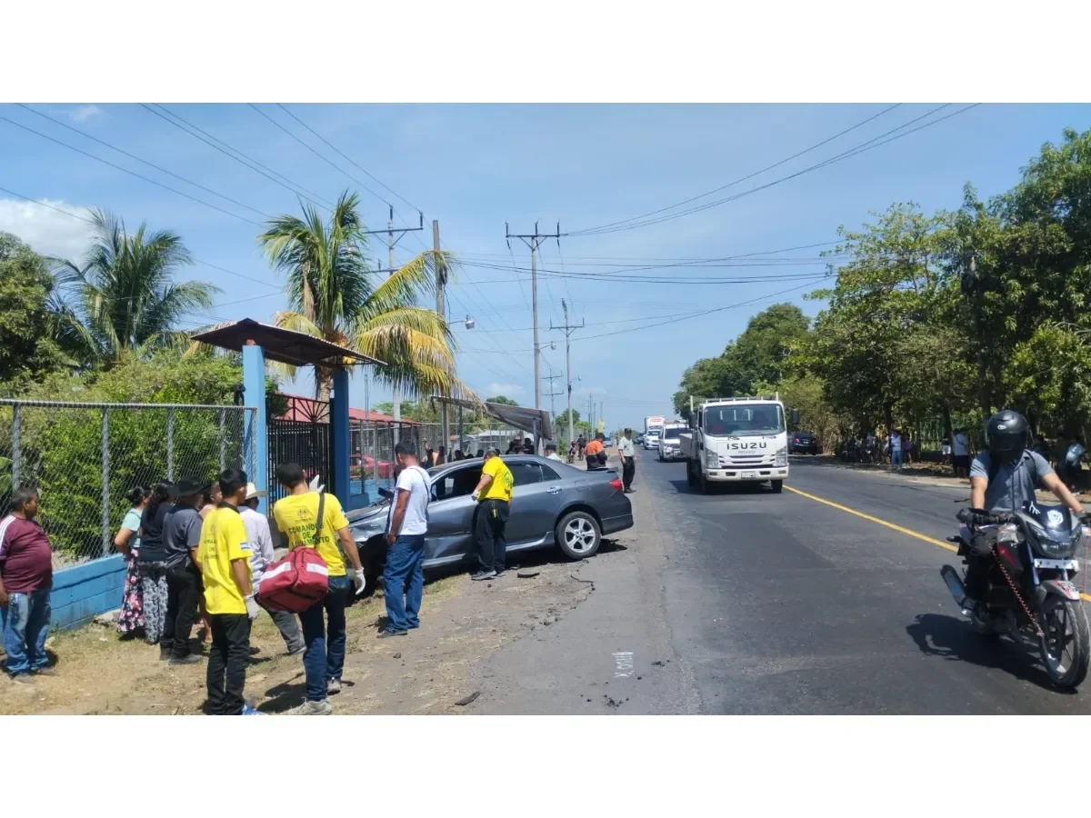 Anciana fallece atropellada tras colisión vehicular en carretera Panamericana, Usulután Anciana fallece atropellada tras colisión vehicular en carretera Panamericana, Usulután