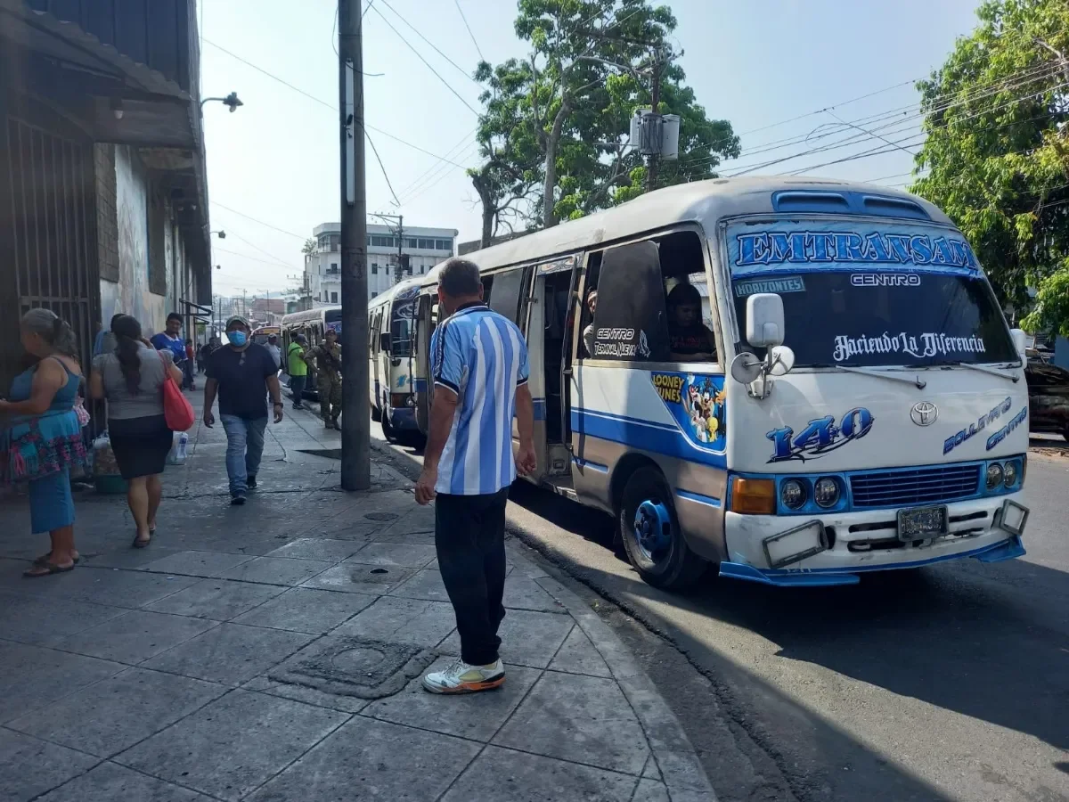 VMT aprueba cambios en rutas 113, 140 y 7 para mejorar conexión hacia el Centro de San Salvador VMT aprueba cambios en rutas 113, 140 y 7 para mejorar conexión hacia el Centro de San Salvador