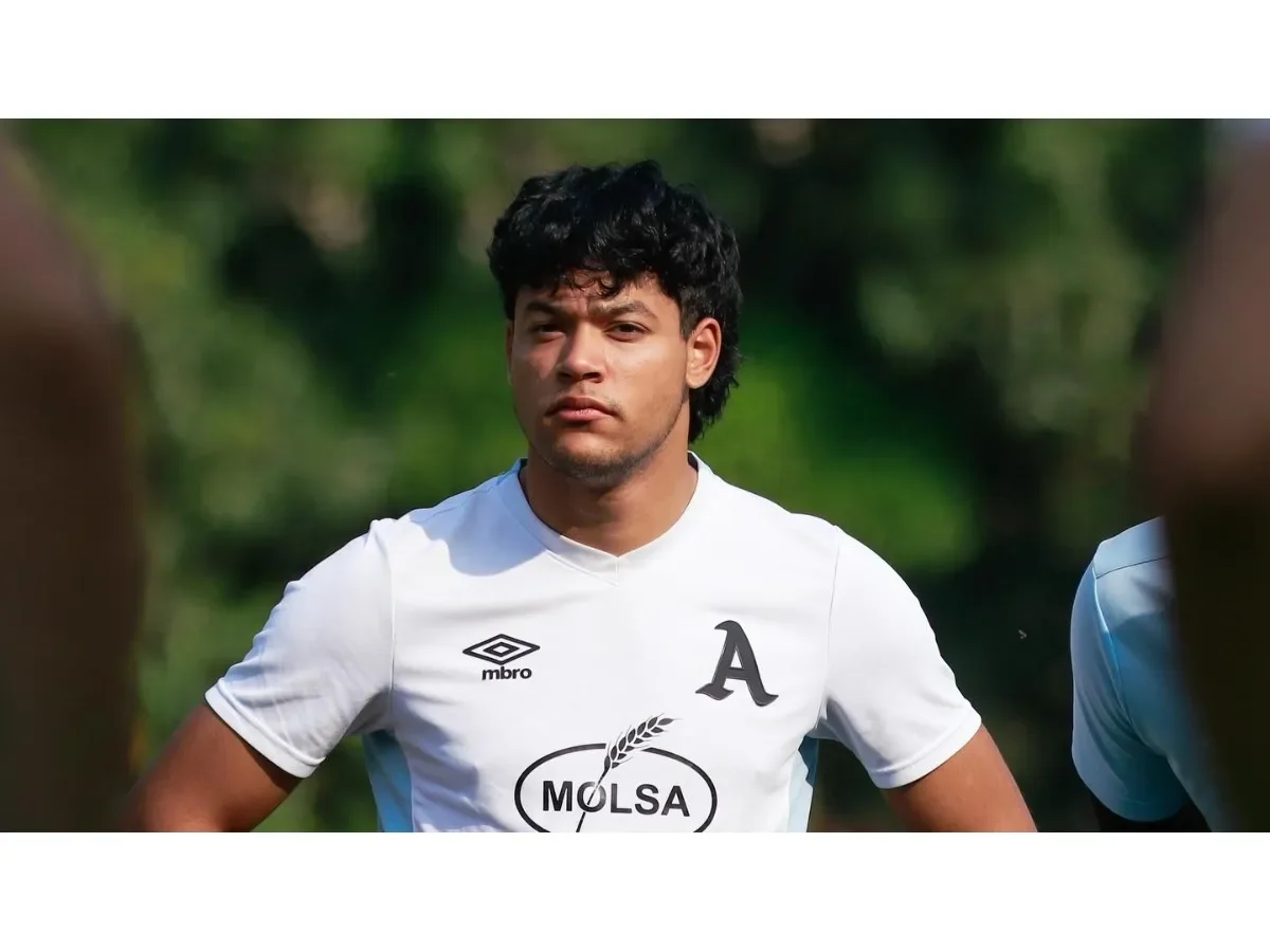 Francis Castillo renueva con Alianza y continuará su desarrollo en el club blanco Francis Castillo renueva con Alianza y continuará su desarrollo en el club blanco