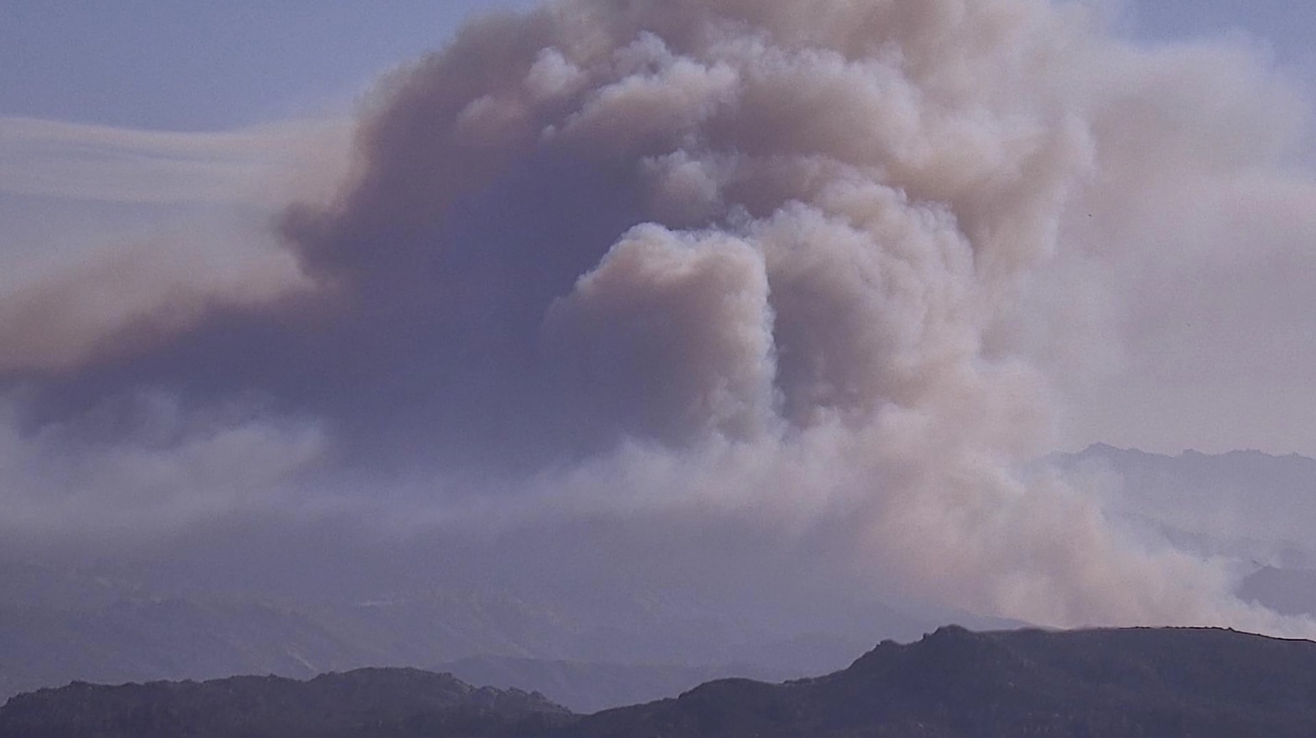 Incendio Sandy en California deja más de 20 mil evacuados y muestra su devastadora magnitud Incendio Sandy en California deja más de 20 mil evacuados y muestra su devastadora magnitud