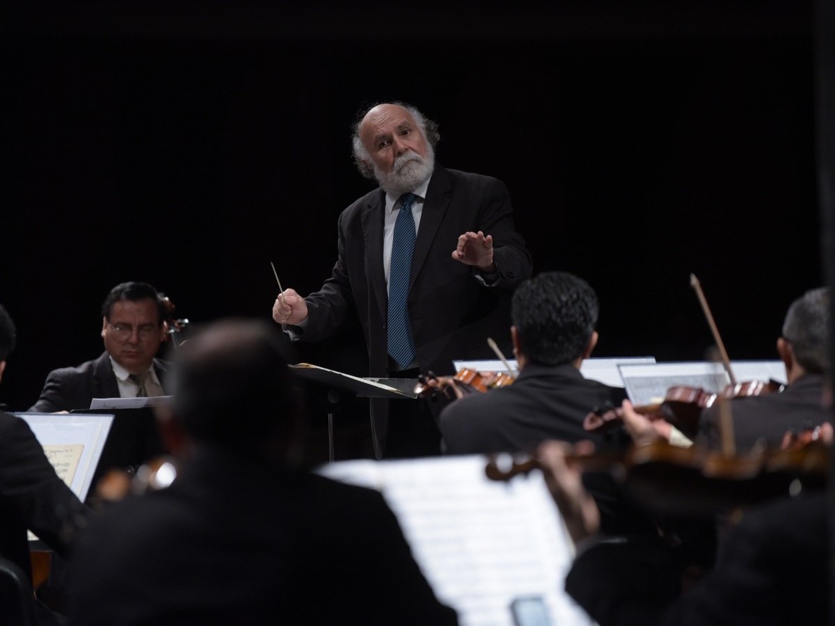 German Cáceres dirige concierto de aniversario de la Joven Camerata de El Salvador German Cáceres dirige concierto de aniversario de la Joven Camerata de El Salvador