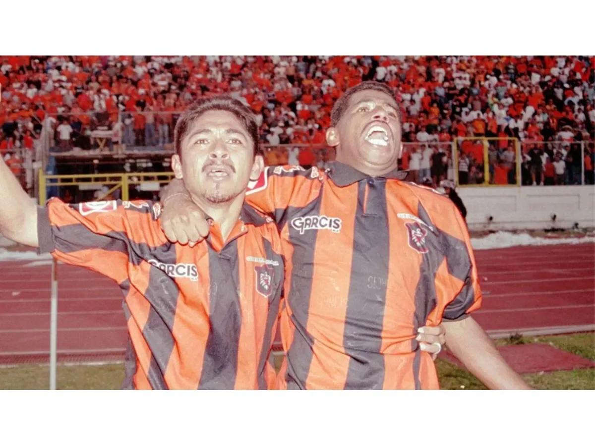 Mario Mayén Meza analiza la intensidad y emociones del clásico Águila vs FAS en la final del Clausura 2026 Mario Mayén Meza analiza la intensidad y emociones del clásico Águila vs FAS en la final del Clausura 2026