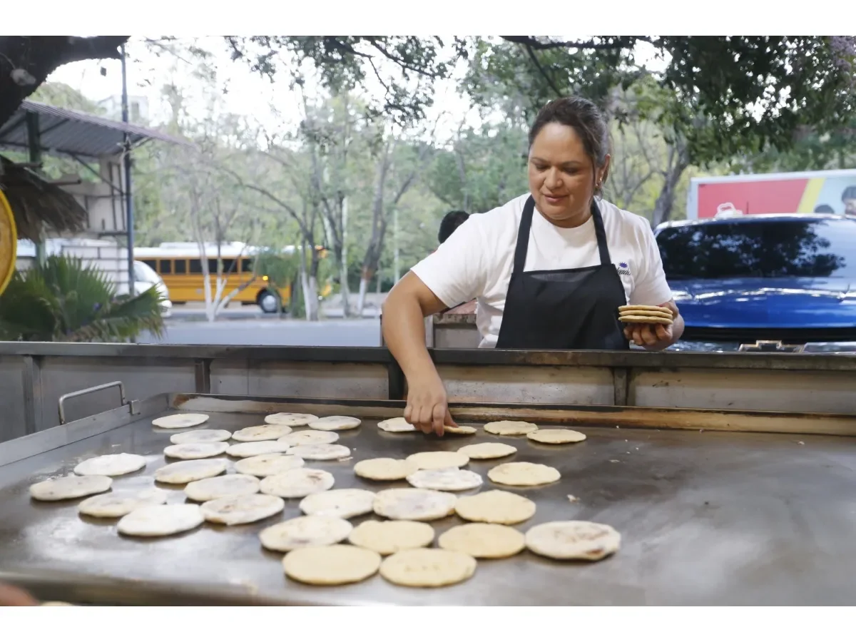 De una champita a un negocio exitoso: la historia de la pupusería Lo Nuestro en El Salvador De una champita a un negocio exitoso: la historia de la pupusería Lo Nuestro en El Salvador