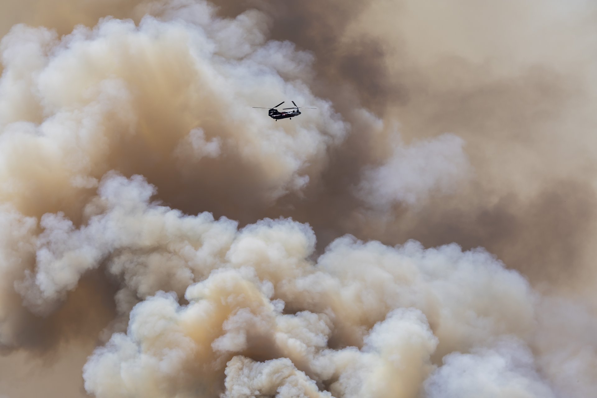Incendio Sandy en California avanza y se encuentra controlado en un 15% tras tercer día de combate Incendio Sandy en California avanza y se encuentra controlado en un 15% tras tercer día de combate