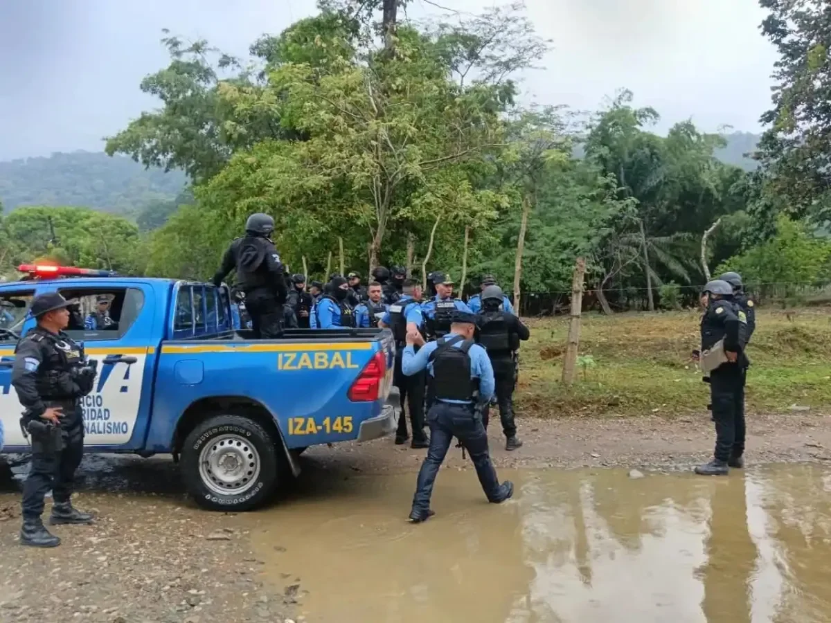 Al menos 19 personas asesinadas en el Caribe hondureño en ataque de hombres con uniformes policiales Al menos 19 personas asesinadas en el Caribe hondureño en ataque de hombres con uniformes policiales