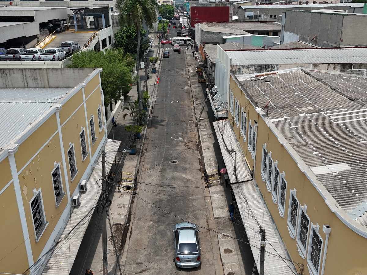 Reordenamiento transforma calles del Centro Histórico de San Salvador con calles despejadas y mejor movilidad Reordenamiento transforma calles del Centro Histórico de San Salvador con calles despejadas y mejor movilidad