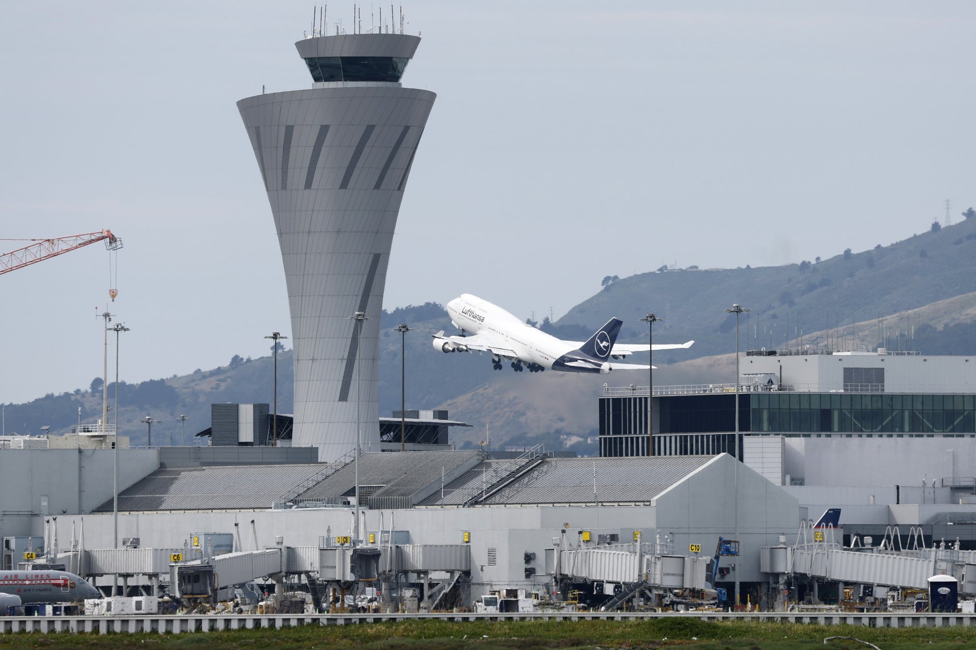 Aterrizaje de emergencia en vuelo Newark-Guatemala tras intento de abrir puerta en pleno vuelo Aterrizaje de emergencia en vuelo Newark-Guatemala tras intento de abrir puerta en pleno vuelo