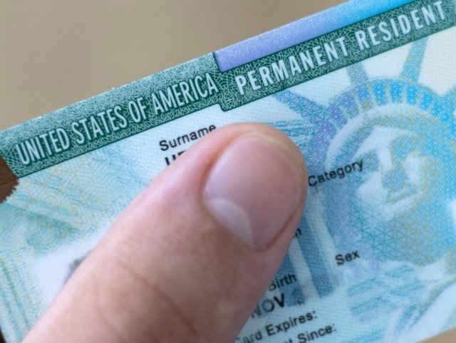 Nuevo requisito para obtener la green card: migrantes temporales deberán salir de EE. UU. Nuevo requisito para obtener la green card: migrantes temporales deberán salir de EE. UU.