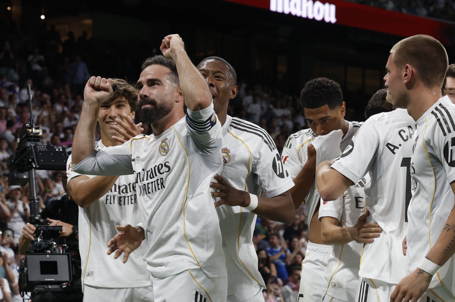 Dani Carvajal se despide del Real Madrid tras 27 títulos en una emotiva noche en el Bernabéu Dani Carvajal se despide del Real Madrid tras 27 títulos en una emotiva noche en el Bernabéu