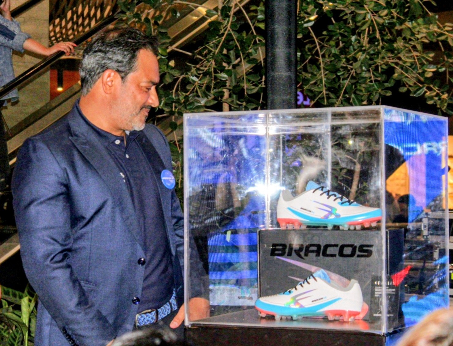 Carlos “El Pescado” Ruiz lanza línea de calzado deportivo en Guatemala con sello nacional Carlos “El Pescado” Ruiz lanza línea de calzado deportivo en Guatemala con sello nacional