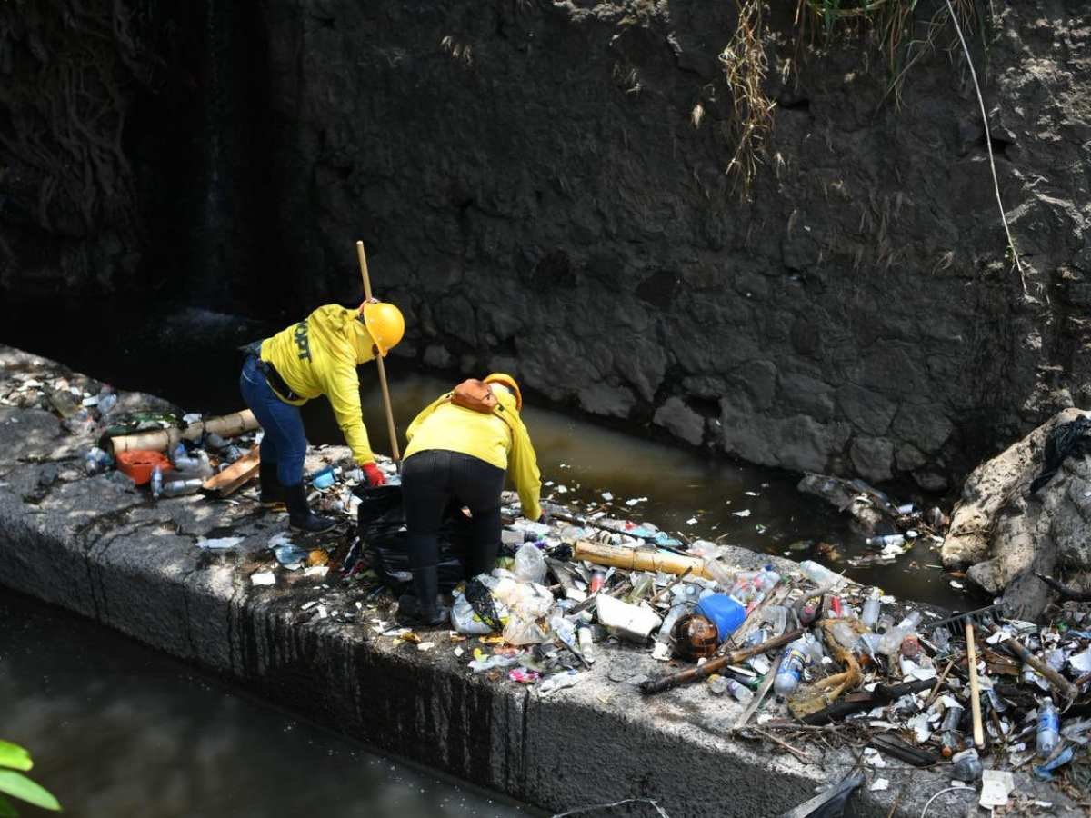 MOPT implementa plan nacional para prevenir inundaciones con limpieza en quebrada Tutunichapa y otros puntos MOPT implementa plan nacional para prevenir inundaciones con limpieza en quebrada Tutunichapa y otros puntos