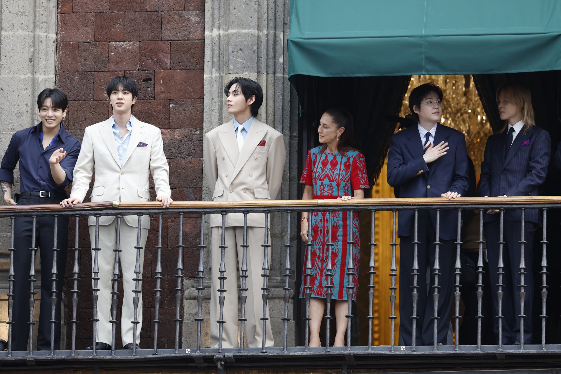 BTS comparte video exclusivo de su visita al Palacio Nacional de México y reunión con Claudia Sheinbaum BTS comparte video exclusivo de su visita al Palacio Nacional de México y reunión con Claudia Sheinbaum