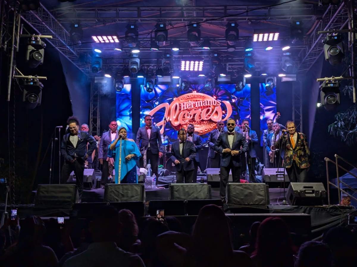 Fiesta Gratuita en Estadio Cuscatlán Reúne a Los Hermanos Flores y Kalvin Love Fiesta Gratuita en Estadio Cuscatlán Reúne a Los Hermanos Flores y Kalvin Love