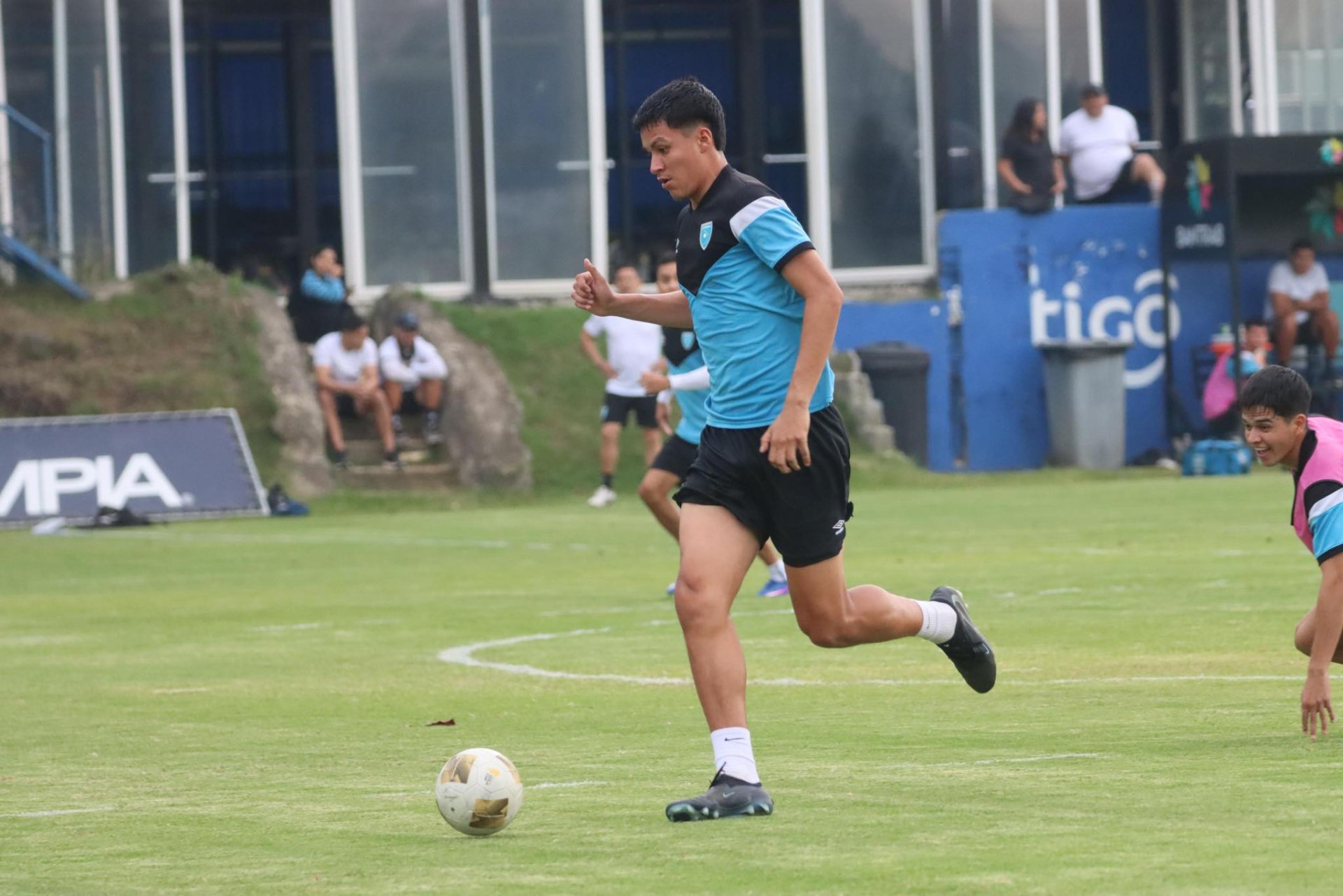 Daniel Méndez aspira a debutar con la Selección Nacional en amistosos frente a República Checa y Ecuador Daniel Méndez aspira a debutar con la Selección Nacional en amistosos frente a República Checa y Ecuador