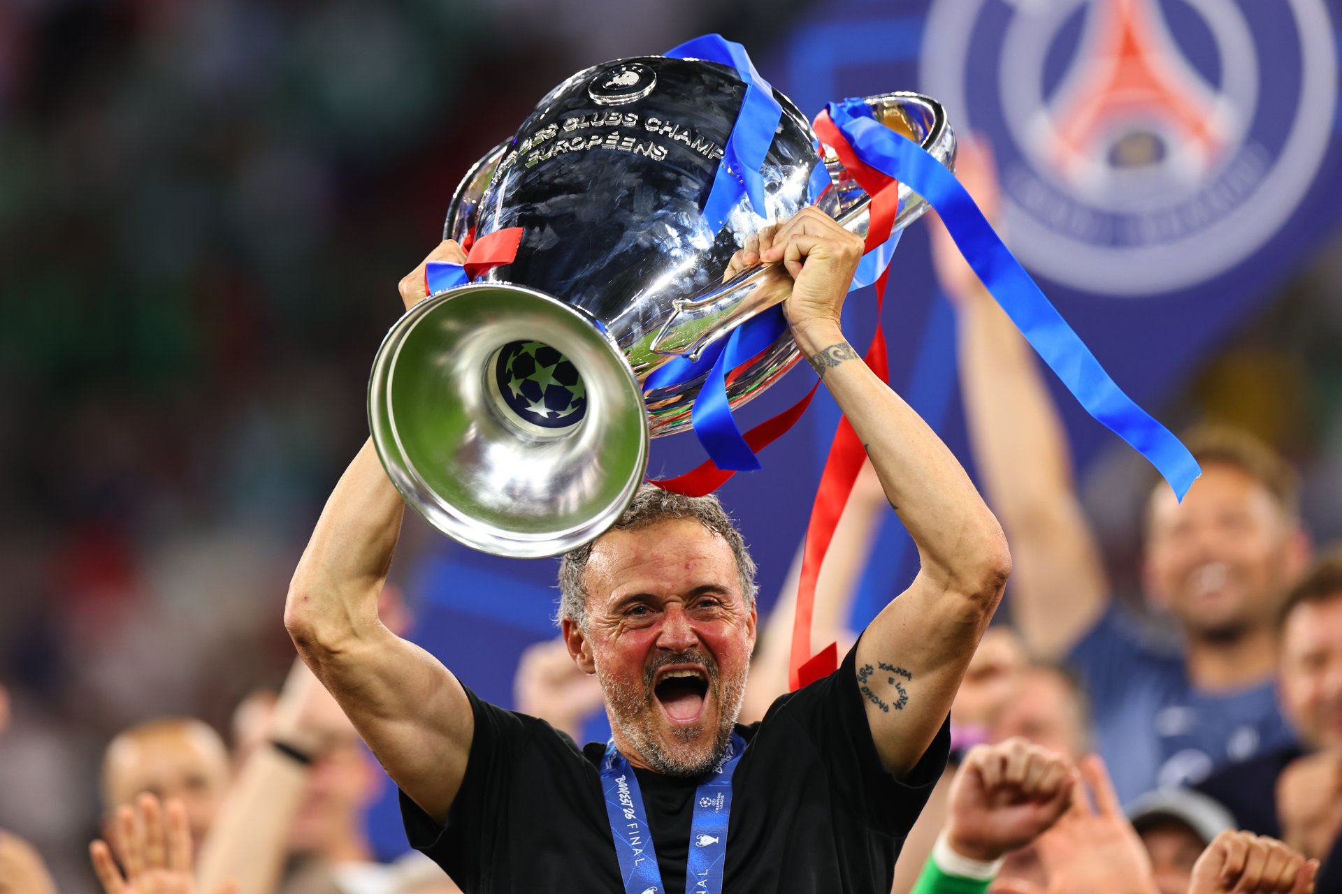 Luis Enrique destaca la hazaña histórica del PSG tras su segunda Champions consecutiva Luis Enrique destaca la hazaña histórica del PSG tras su segunda Champions consecutiva