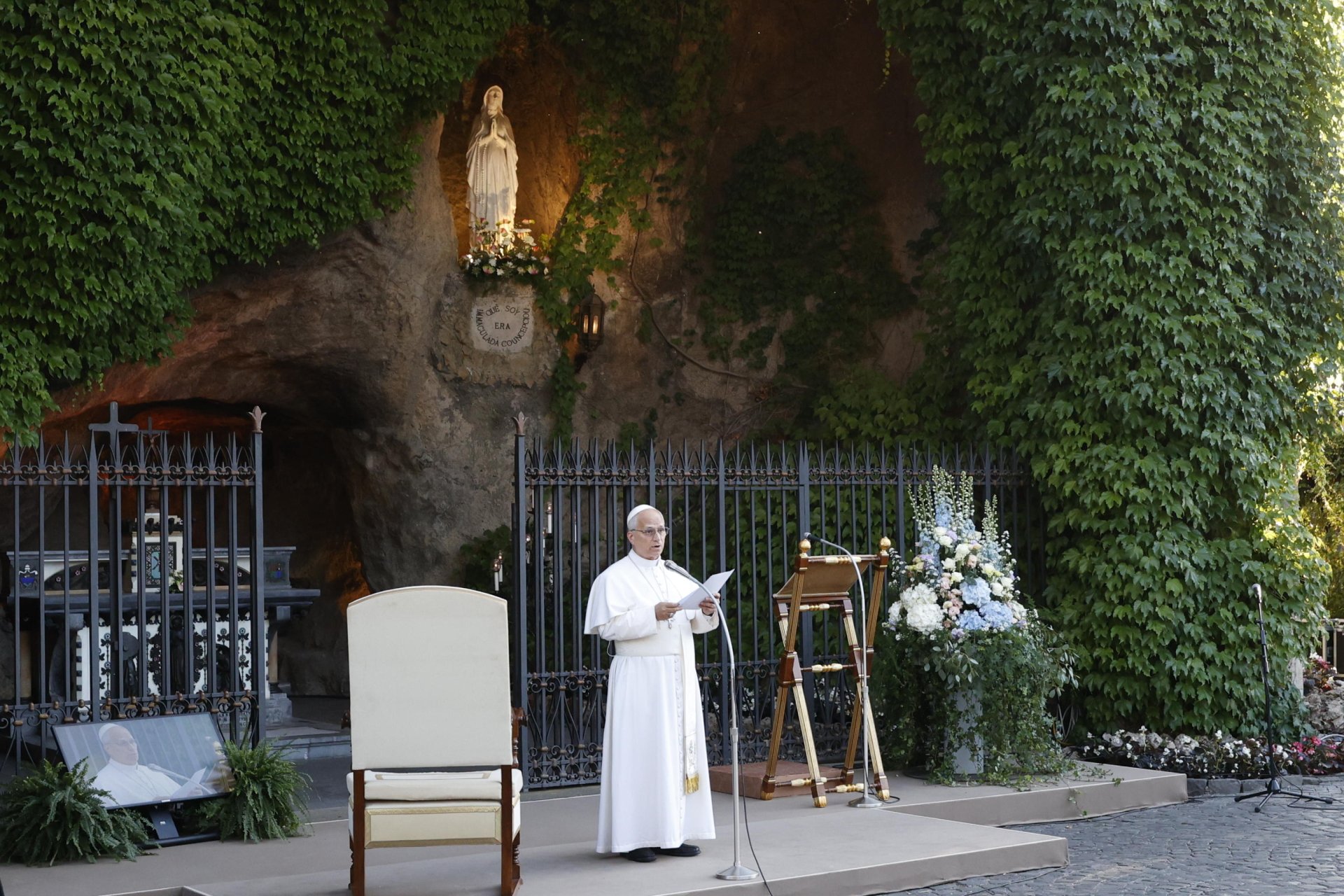 Papa León XIV reza por la paz mundial y la protección de los inocentes en el Vaticano Papa León XIV reza por la paz mundial y la protección de los inocentes en el Vaticano