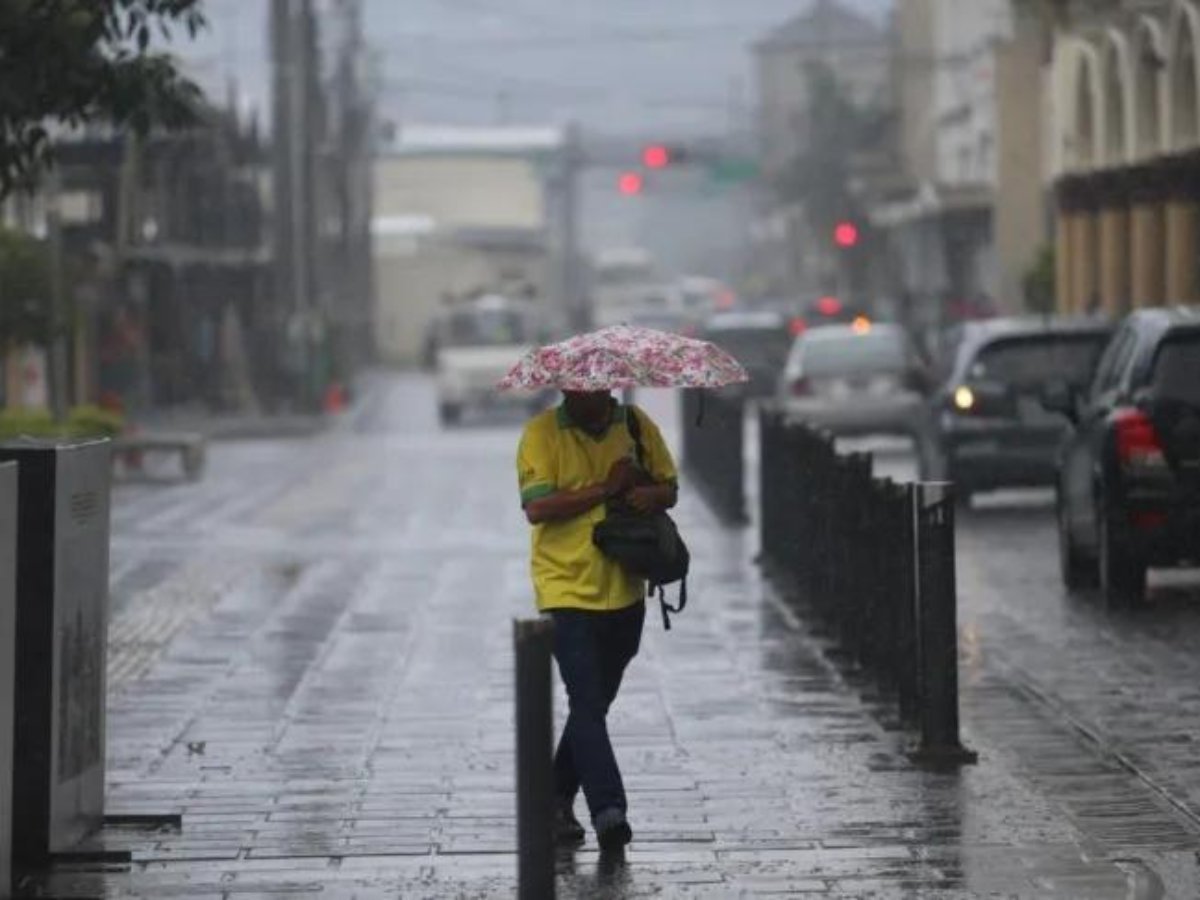 El Salvador en alerta por lluvias intensas y posible tormenta tropical en el Pacífico